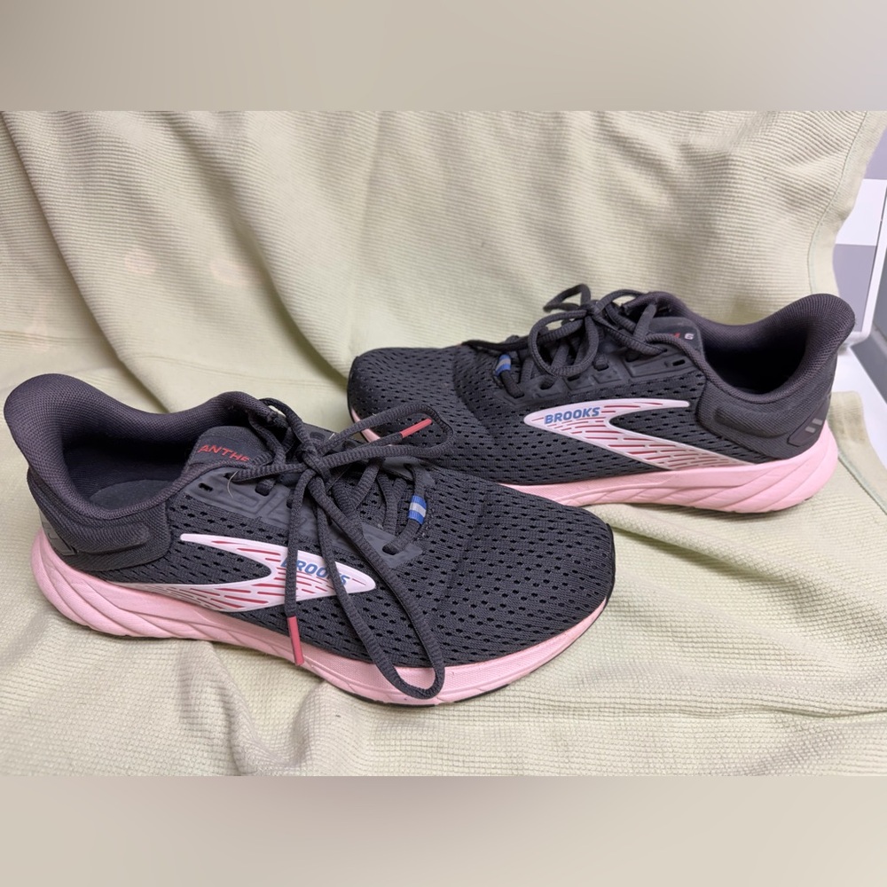 Brooks Women's Grey and Pink Running Shoes, size 8.5